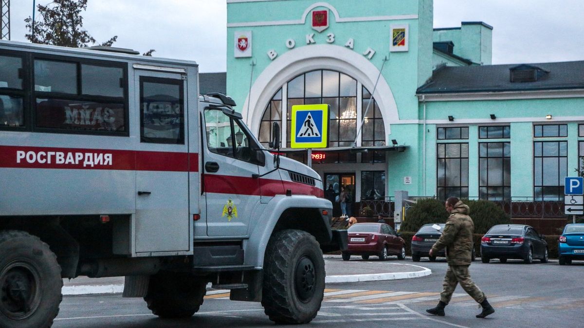 Rusko odřízlo Krym od ostatních okupovaných území „státní hranicí“